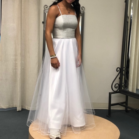 Elegant Girls Party Gown ~NEVER WORN!!! ~Simply Gorgeous Make Me An OFFER!! - Picture 2 of 12